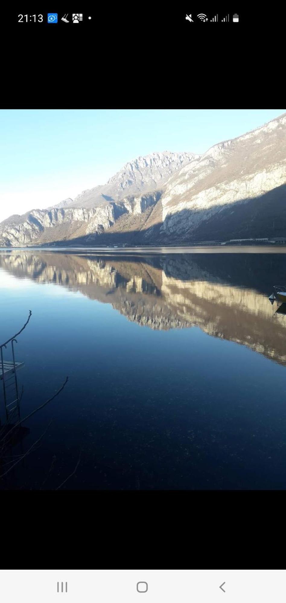 L For Lake Mandello del Lario Rum bild