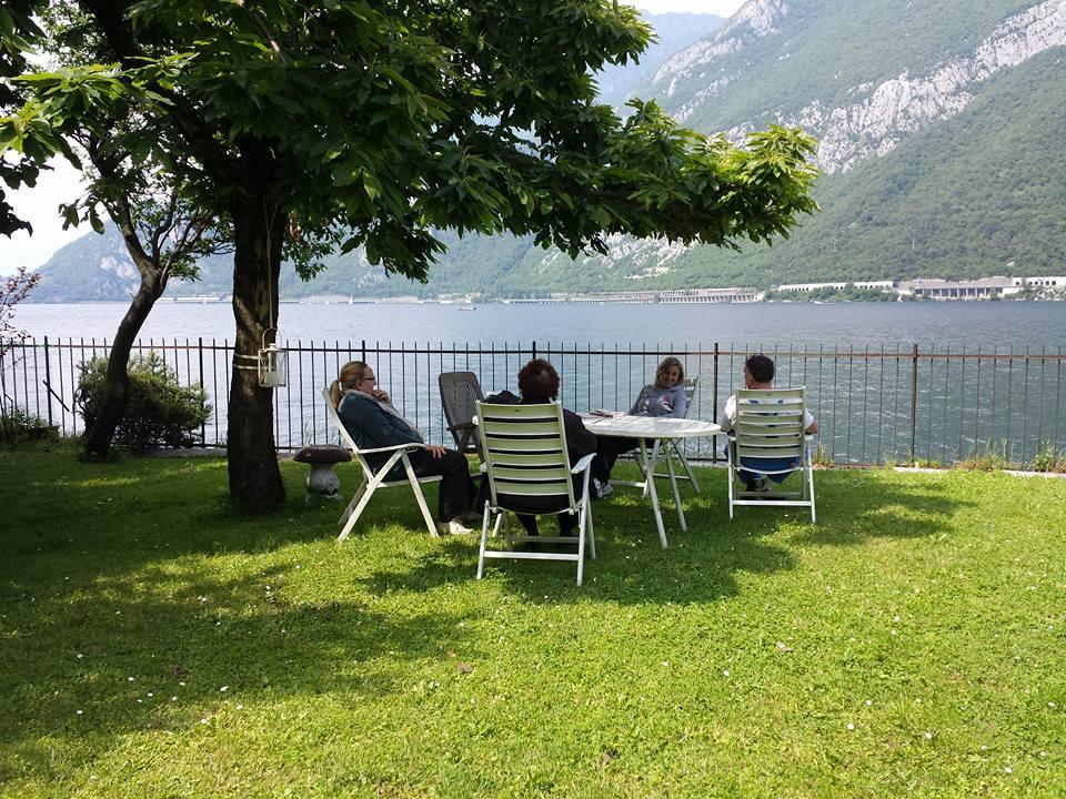 L For Lake Mandello del Lario Exteriör bild